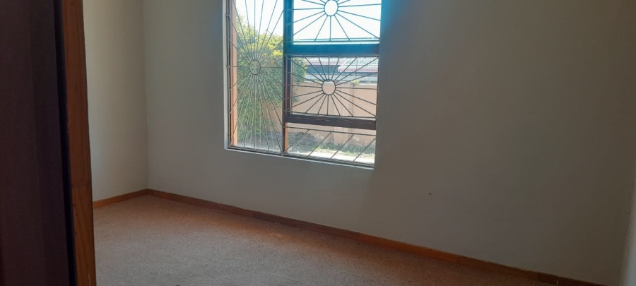 To Let 4 Bedroom Property for Rent in Southernwood Eastern Cape